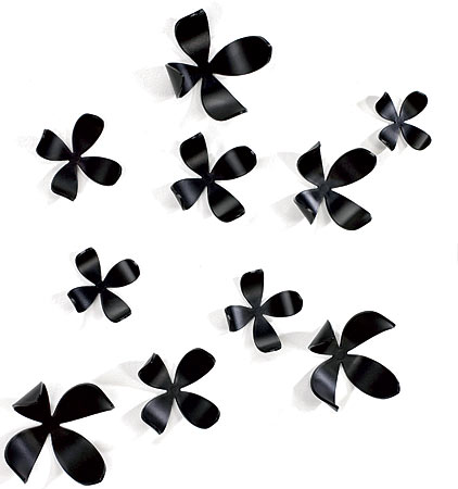 Polypropylene flower art, 25 pieces in five sizes with tacks