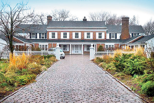 The former home of Daniel C. Searle, located in Winnetka