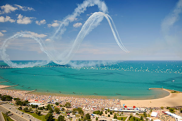 A wide shot of the Chicago Air and Water Show