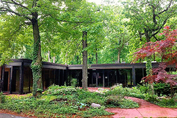 A recently sold house in Lake Forest