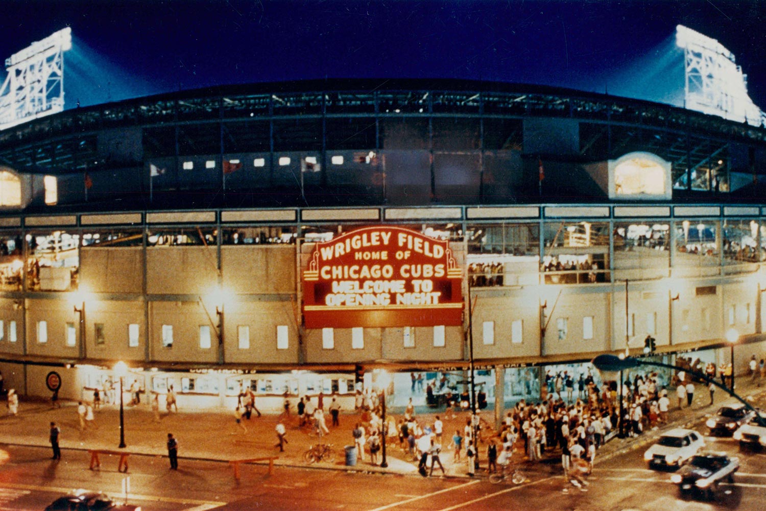 Wrigley Field last night a few minutes before first pitch : r/chicago