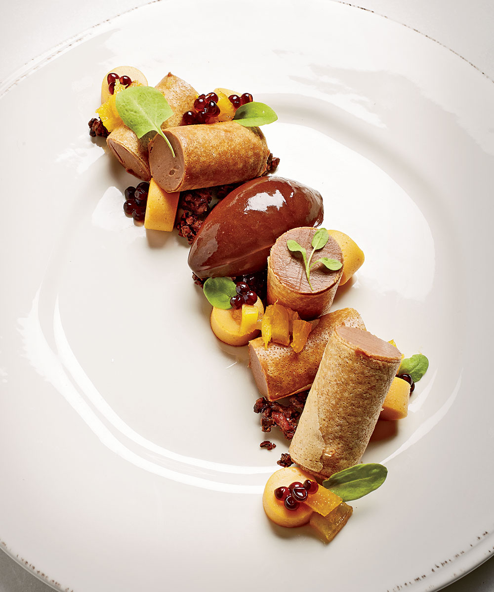 https://www.chicagomag.com/wp-content/archive/Chicago-Magazine/January-2014/Cichettis-Small-Plates-Have-Big-Ideas/C201401-D-Cicchetti-chocolate-cannoli.jpg