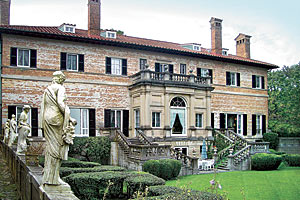 lake forest adler david illinois pike chicago villa sells mansions designed steep discount estate chicagomag homes mansion sold architecture magazine