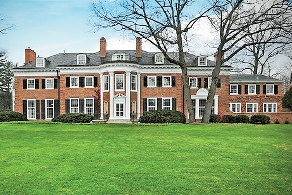 It's So Hard To Choose Between These Two Lake Forest Mansions Chicago