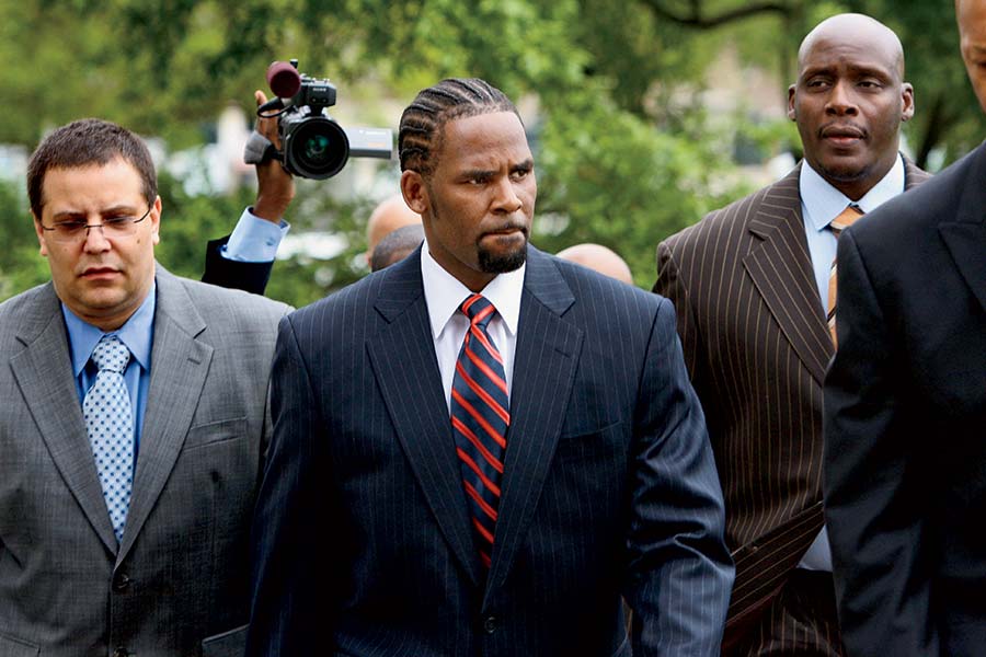R. Kelly walking during trial