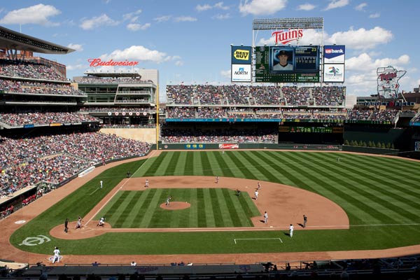Photo of Target Field during a 4/3/2010 exhibition game between the Minnesota Twins and the St. Louis Cardinals