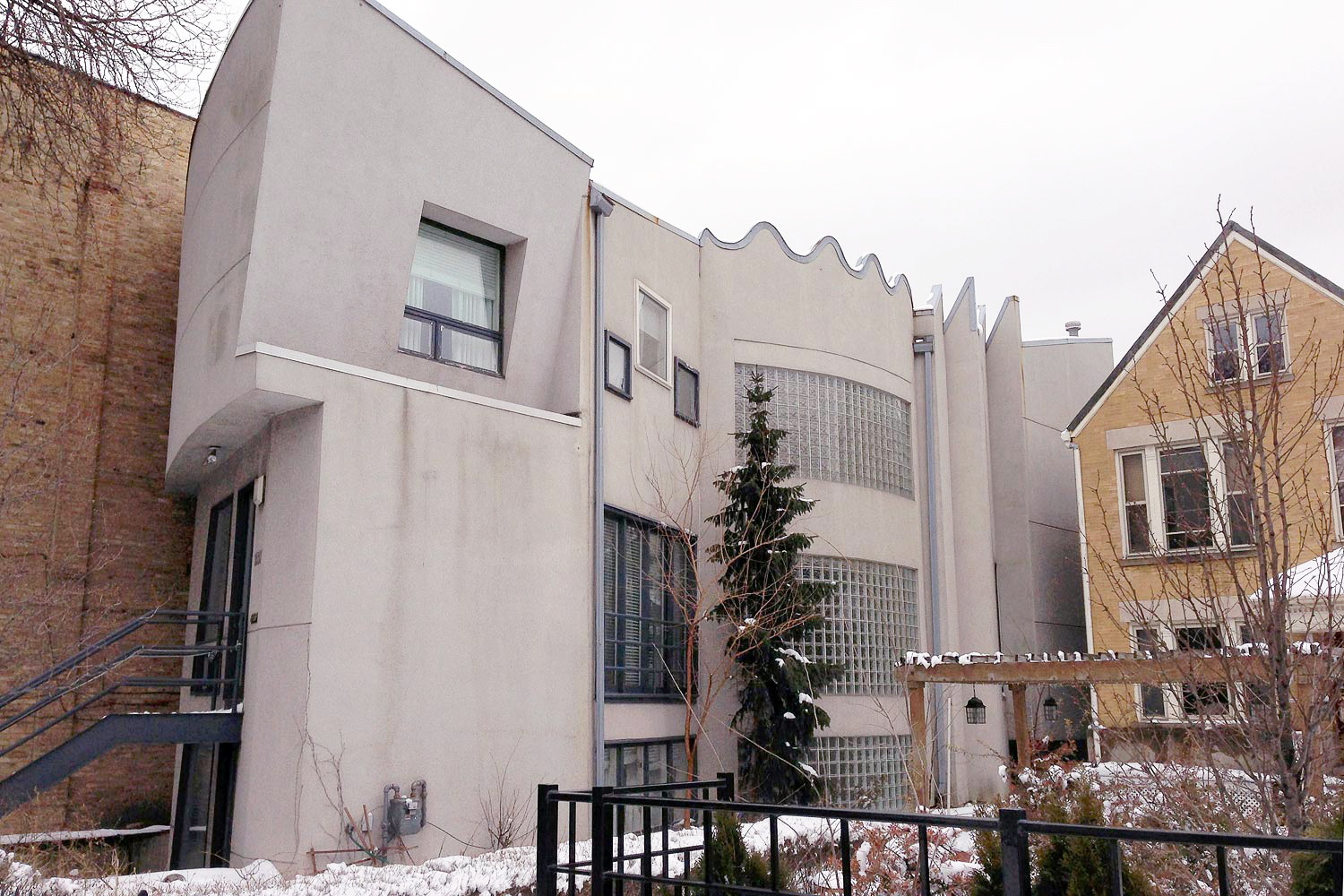 This Crazy, WavyWalled Bucktown House Just Sold for 670,000 Chicago