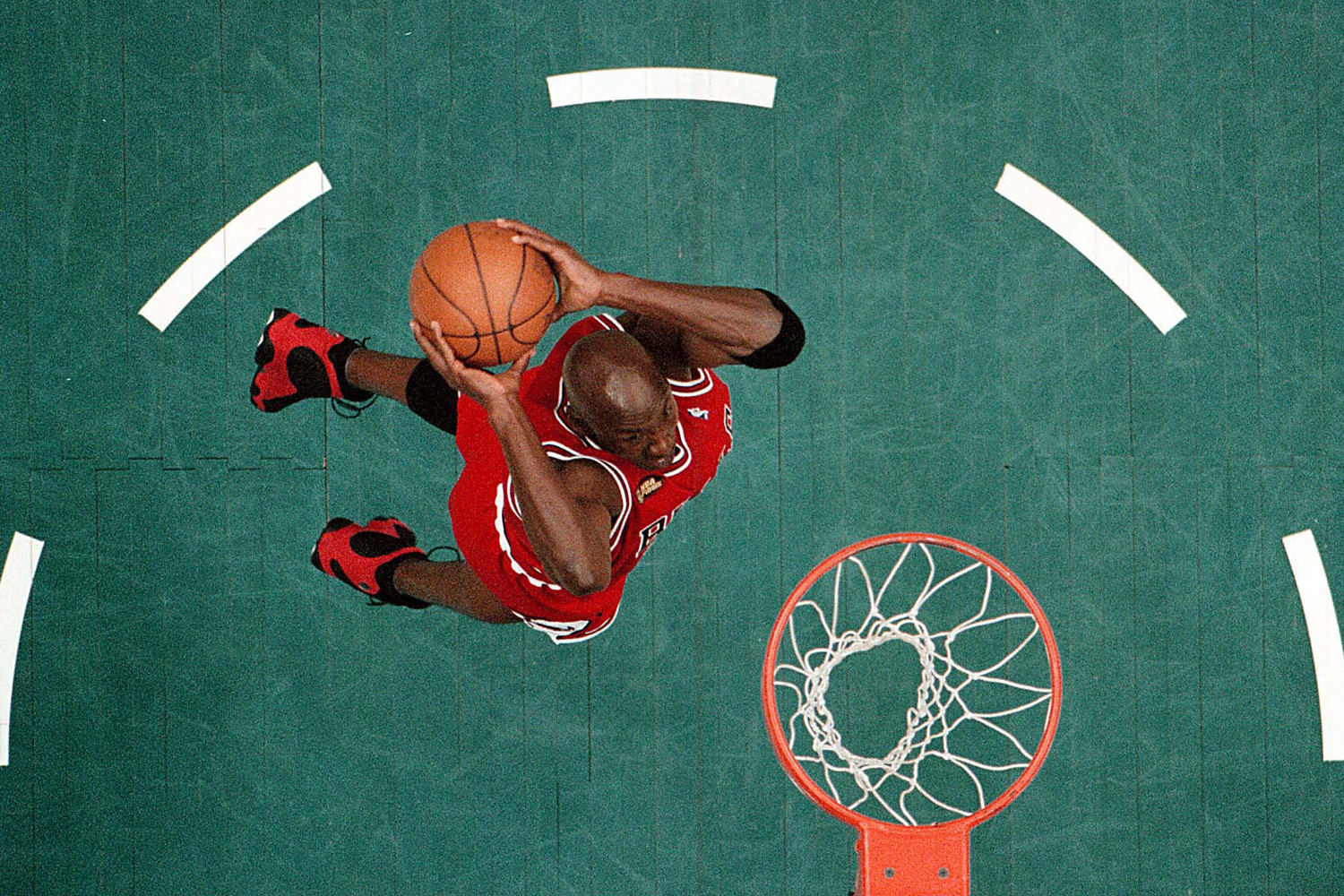 Michael Jordan describes final Chicago Bulls championship season as a  'trying year', NBA News