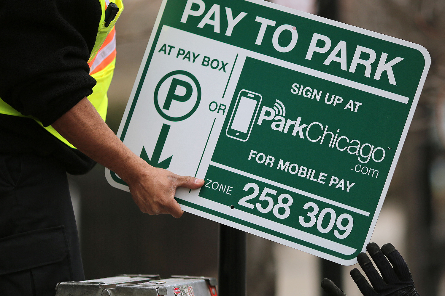 Paid Sunday parking -- Chicago Tribune