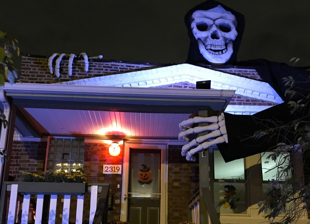 This Giant Skeleton Is Crawling Over a Chicago Home and Into Your ...