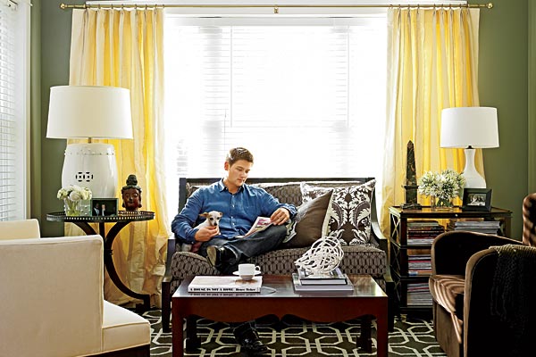 Arduser and his Chihuahua, Norton, relax in the sitting room, where a geometric-patterned rug from CB2 works well with small-scale furniture, which includes a Bungalow 5 coffee table.