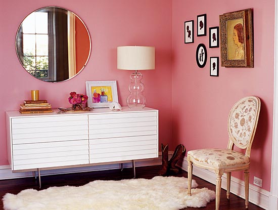 A Lake View foyer painted pink and furnished with an endearing mix of modern and pretty pieces expresses its owner’s personality in the most compelling way—right at the front door.