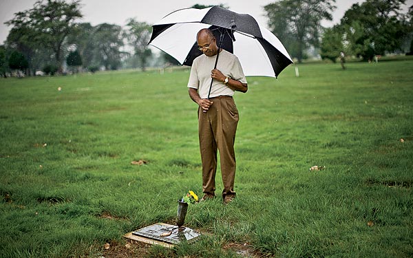 Simeon Wright visit his cousin Emmett Till's grave