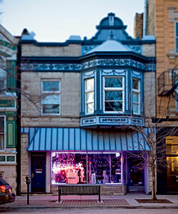 An older building in Roscoe Village