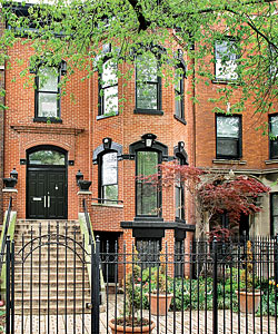 Lincoln Park row house, recently sold by the former Sara Lee CFO Theo de Kool