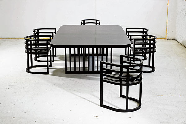 Lacquered wood dining set by Richard Meier