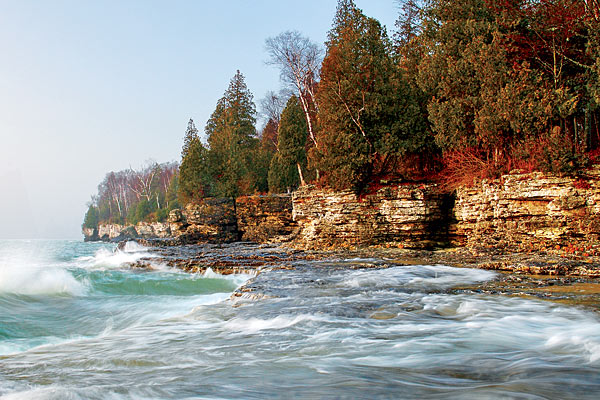 Rushing waters in Cave Point County Park