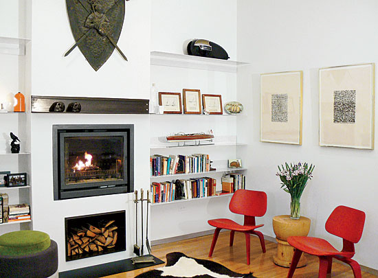 Black, white, and red details in the living room