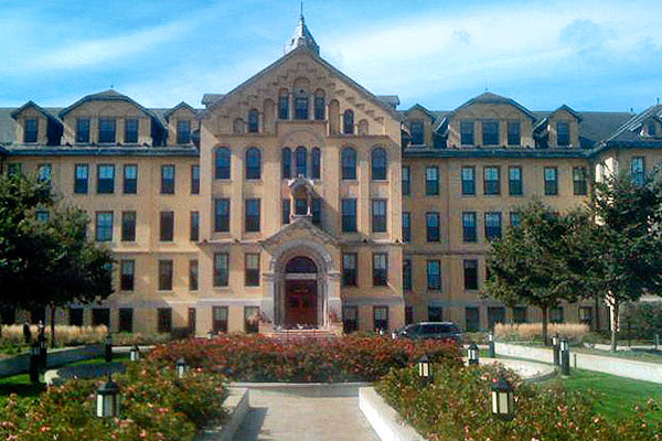 Mallinckrodt in the Park, a seniors-only living facility