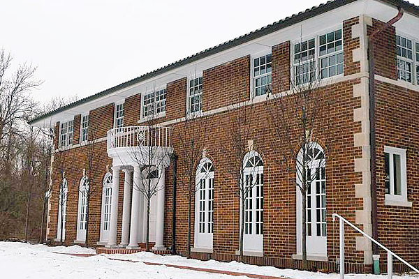 A 14-room Georgian home in Bannockburn, Illinois