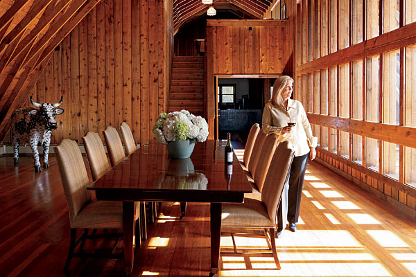 Leslie Hindman in her barn