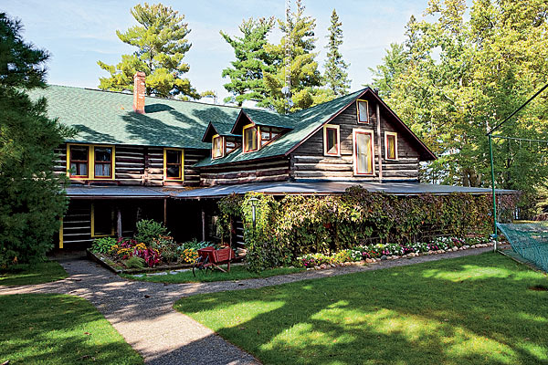 The main lodge at Coon's Franklin Lodge