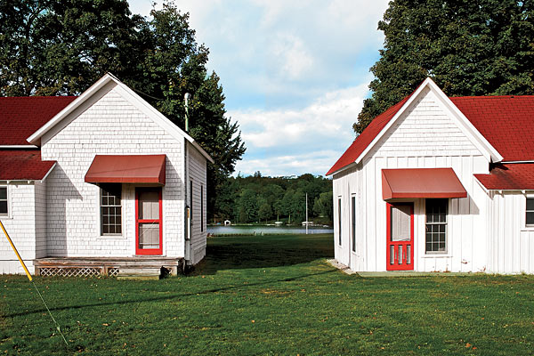 Quaint, TV-free cottages near the Fountain Point Resort lodge