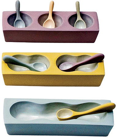 Cast-porcelain condiment dishes