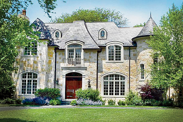 A house in Winnetka, formerly owned by Roger and Stephanie Hochschild