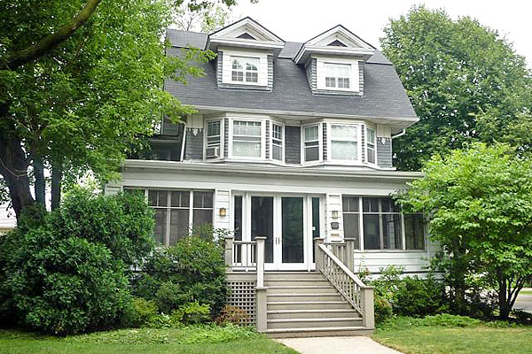 A Victorian-style home in Oak Park
