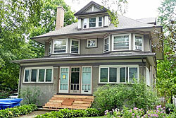 An Oak Park home built by S.T. Gunderson and Sons