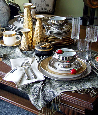 A table with items from les Tableaux
