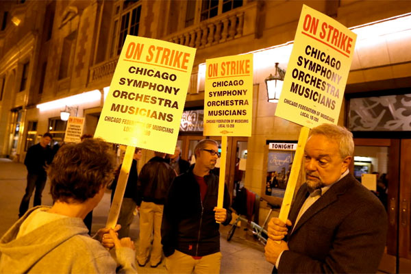 CSO musicians on the picket line