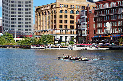Boaters in the Milwaukee River Challenge