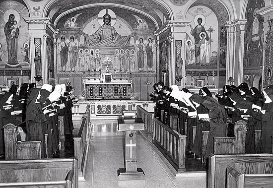 Benedictine nuns at their Chicago chapel in the 1960s