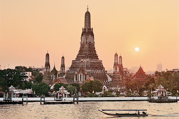 A temple on the Chao Phraya River