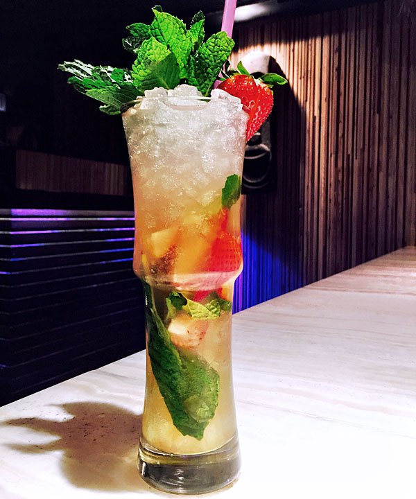 Aged Rhum Strawberry Mojito