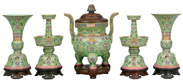 Qing dynasty enameled porcelain altar set
