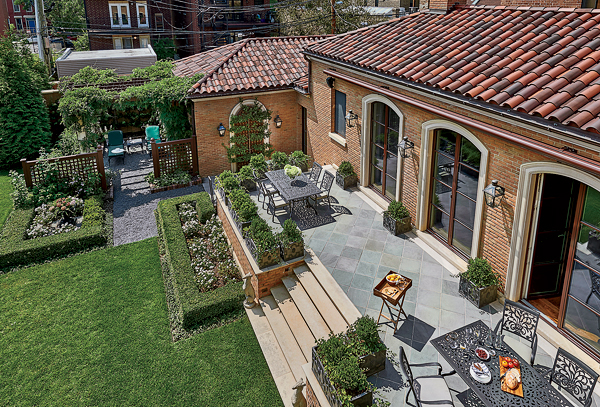 Lincoln Park mansion patio