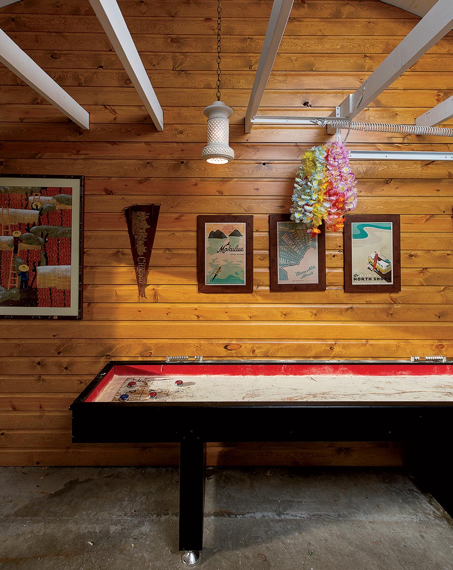 Shuffleboard table