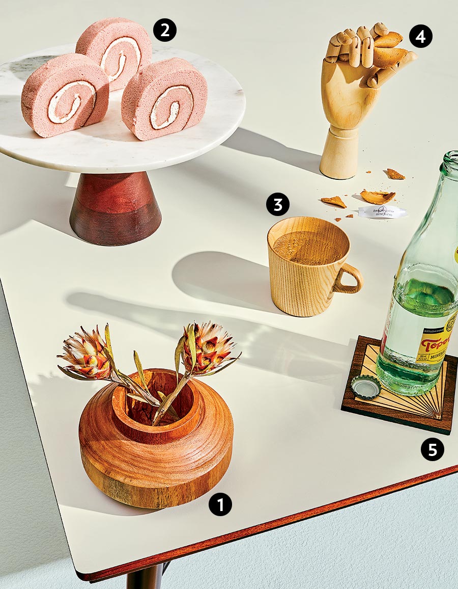 Hand-carved jempinis vase, Acacia-base and marble cake plate, Takahashi Kougei castor aralia mug, Beechwood hand, and walnut and maple coasters