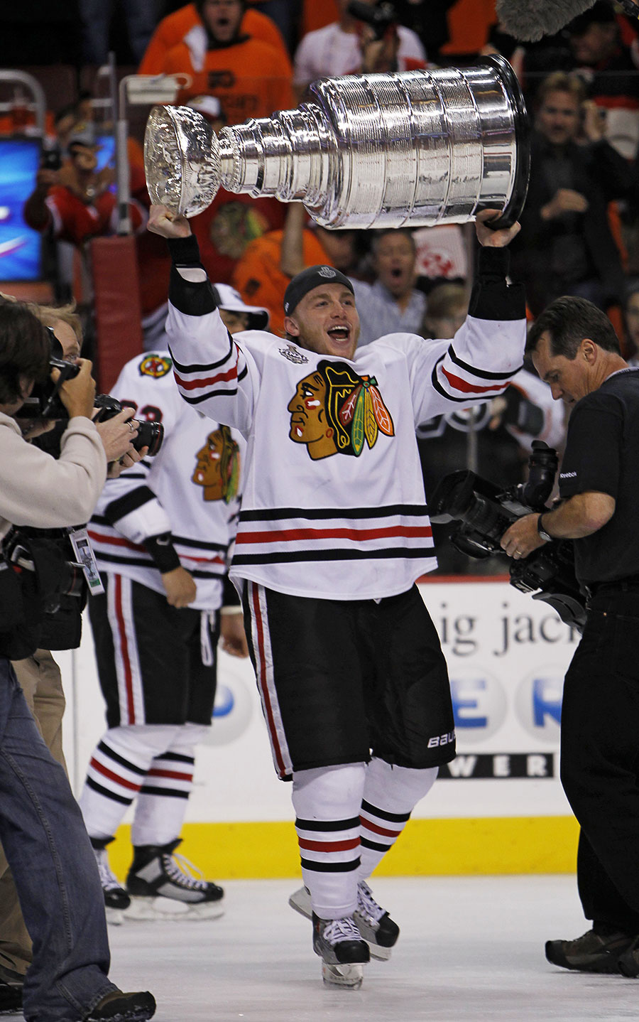 Blackhawks star scarfs pierogi out of the Stanley Cup