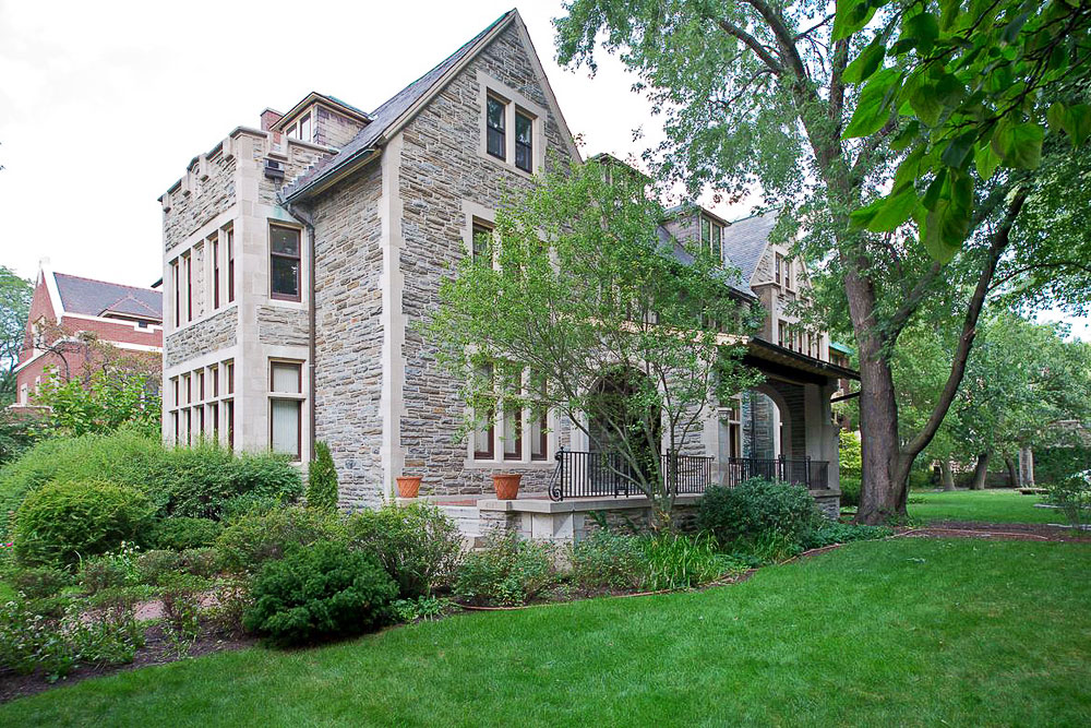 This Old Kenwood Mansion Sold Fast—and Above Its Asking Price