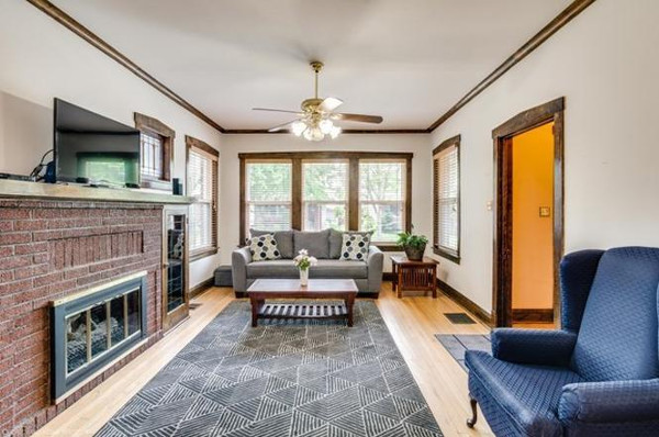 chicago bungalow living room