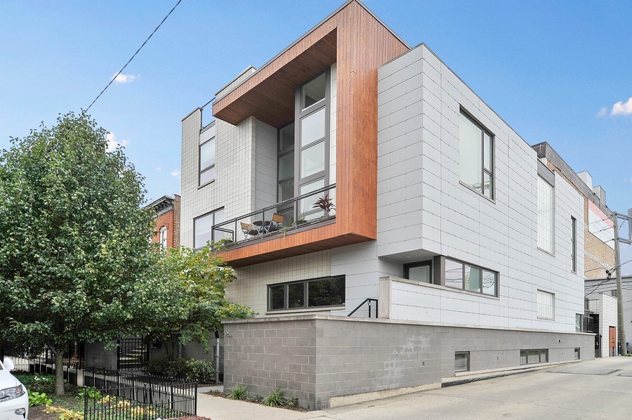 Two Condos with Towering Ceilings are For Sale in Bucktown Chicago