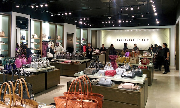 pouch Fjerde forlænge A Burberry Outlet Store Opens Near Chicago Today – Chicago Magazine