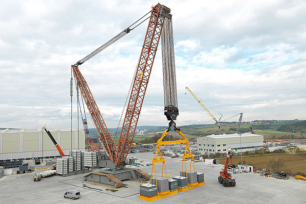 world's biggest crane lr13000