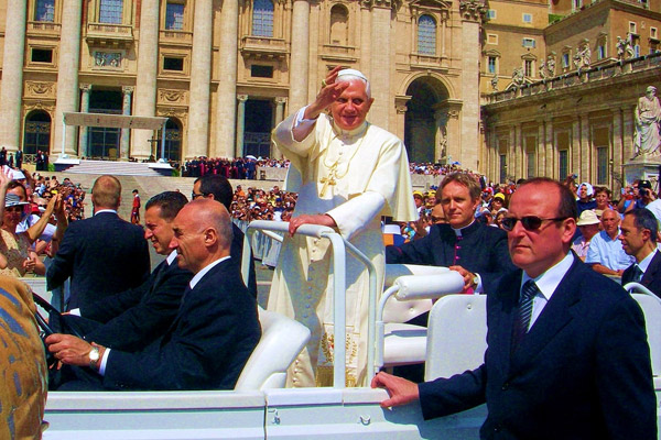 Pope Benedict resigns