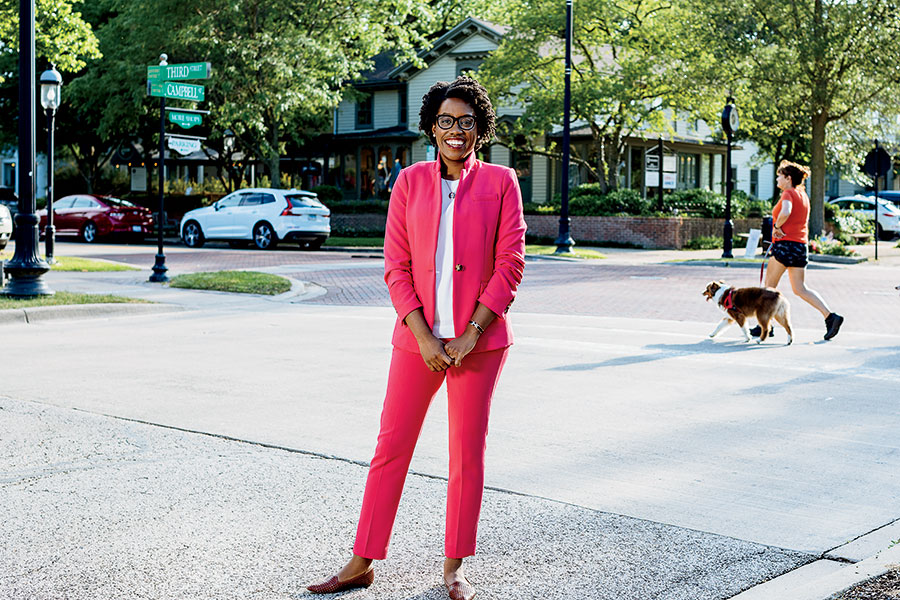 The congresswoman in downtown Geneva, a Fox River suburb in her district