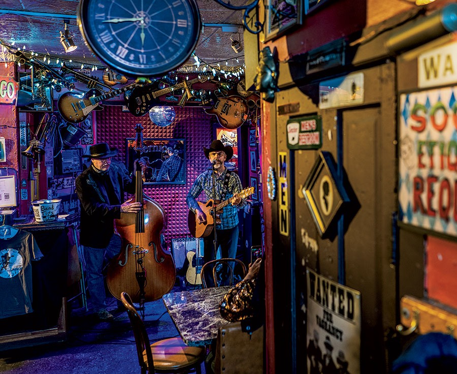 Dan Whitaker on guitar and Earl Powers on bass at Bernice’s Tavern